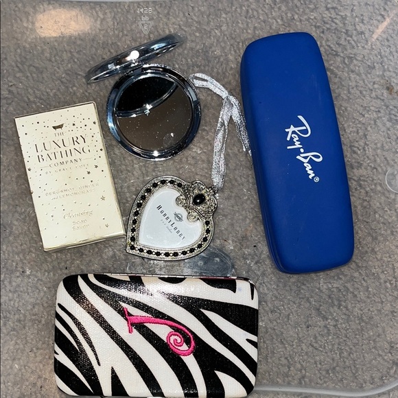 Ray-Ban Blue Case with Zebra Pouch and Heart Mirror - Picture 1 of 5